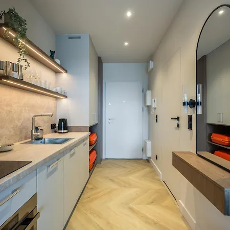 Lily - Rooftop Terrace By The Shipyard