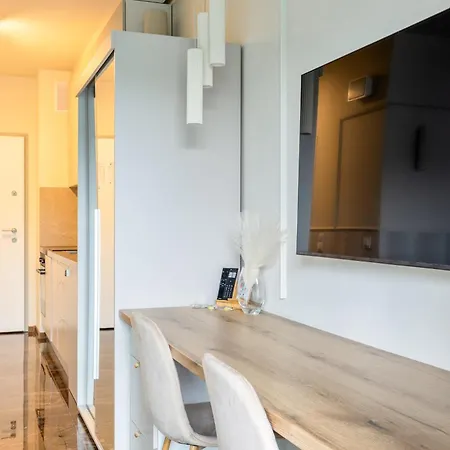 Apartmanhotel Lily - Rooftop Terrace By The Shipyard Gdańsk