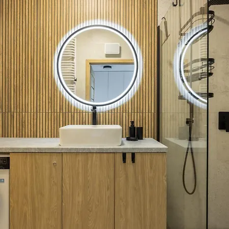 Lily - Rooftop Terrace By The Shipyard