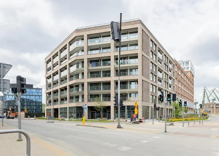 Lily - Rooftop Terrace By The Shipyard