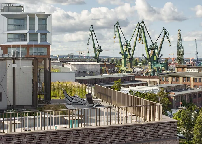 Lily - Rooftop Terrace By The Shipyard