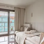 Lily - Rooftop Terrace By The Shipyard Aparthotel