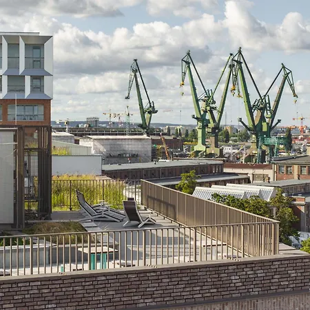 Lily - Rooftop Terrace By The Shipyard