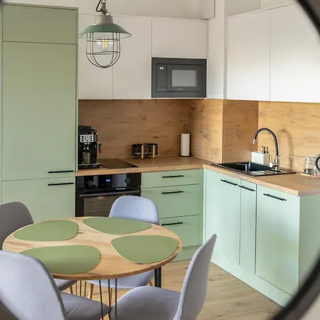 Lily - Foodhall & Rooftop Terrace Apart Otel Gdansk
