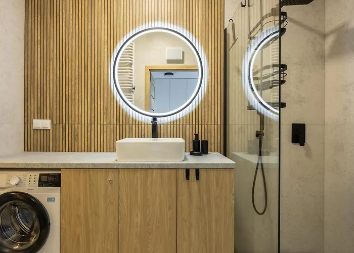 Lily - Rooftop Terrace By The Shipyard