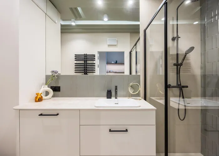 Lily - Rooftop Terrace By The Shipyard