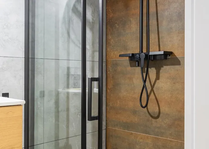 Lily - Rooftop Terrace By The Shipyard